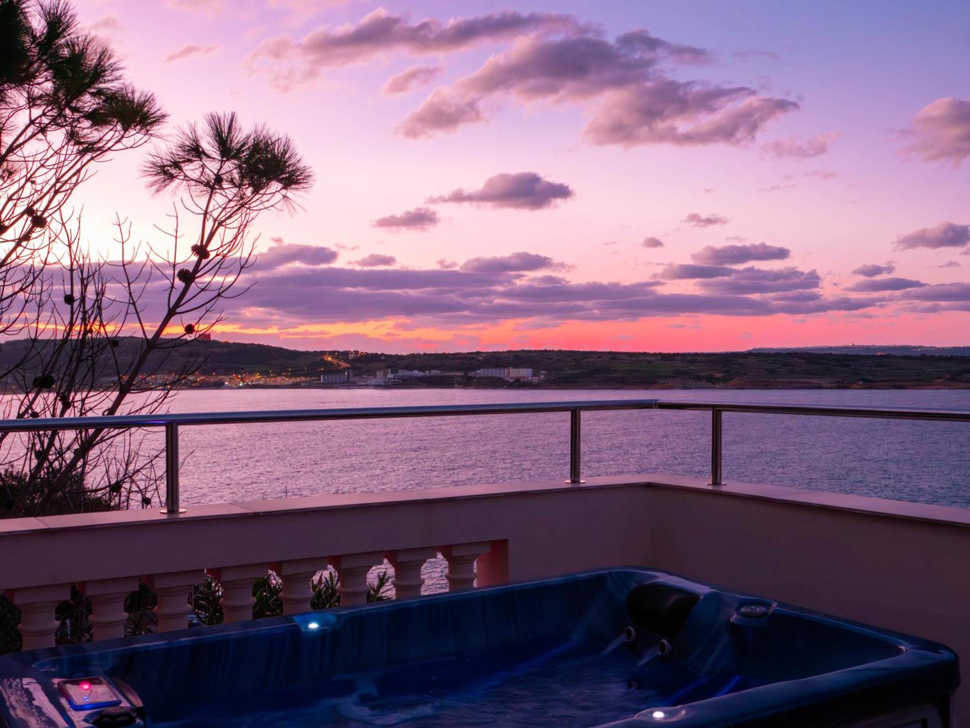 Villa Palma - Sunset Sea Views With Pool, Jacuzzi, Sauna And Games Room المليحة المظهر الخارجي الصورة