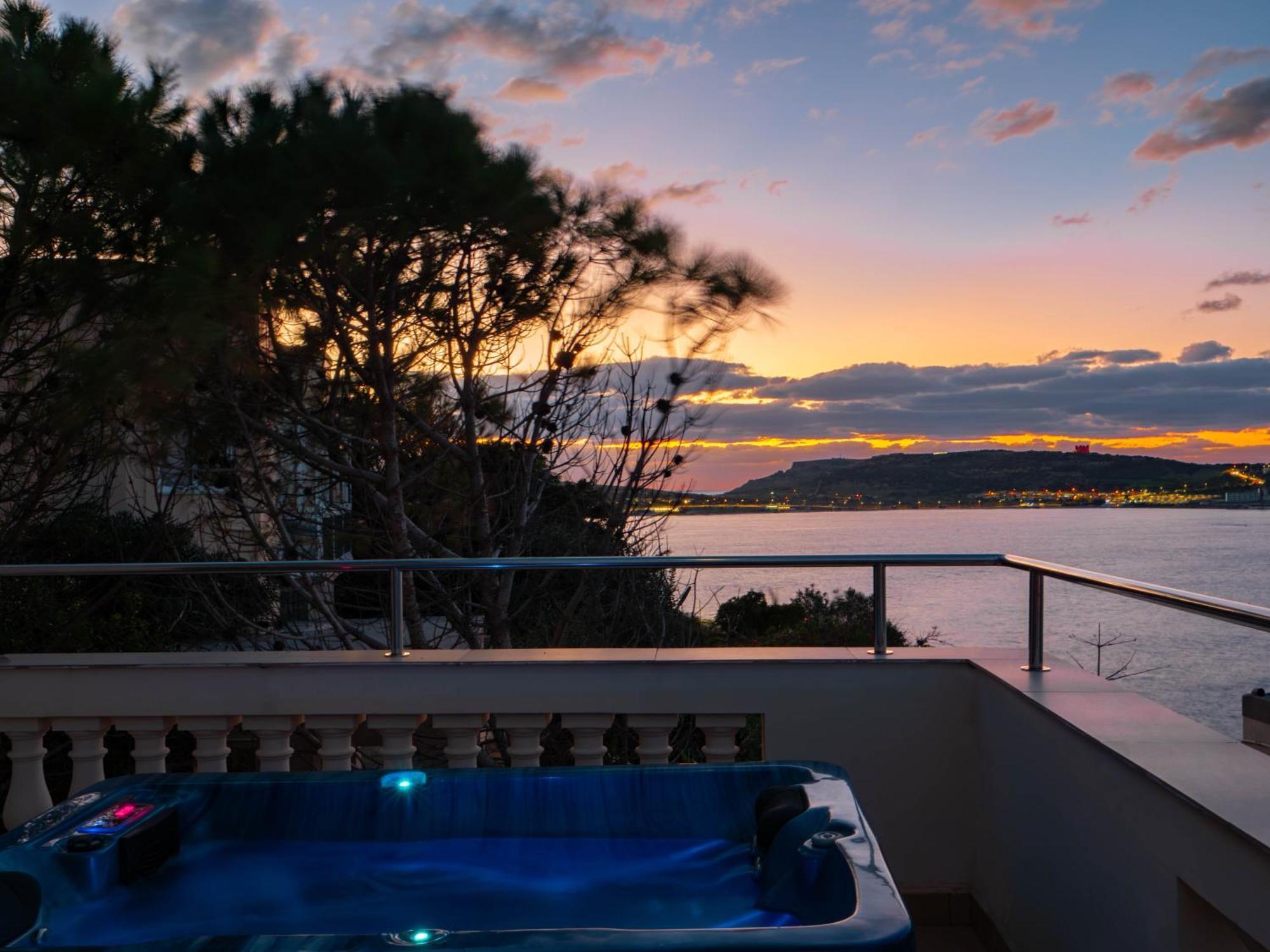 Villa Palma - Sunset Sea Views With Pool, Jacuzzi, Sauna And Games Room المليحة المظهر الخارجي الصورة