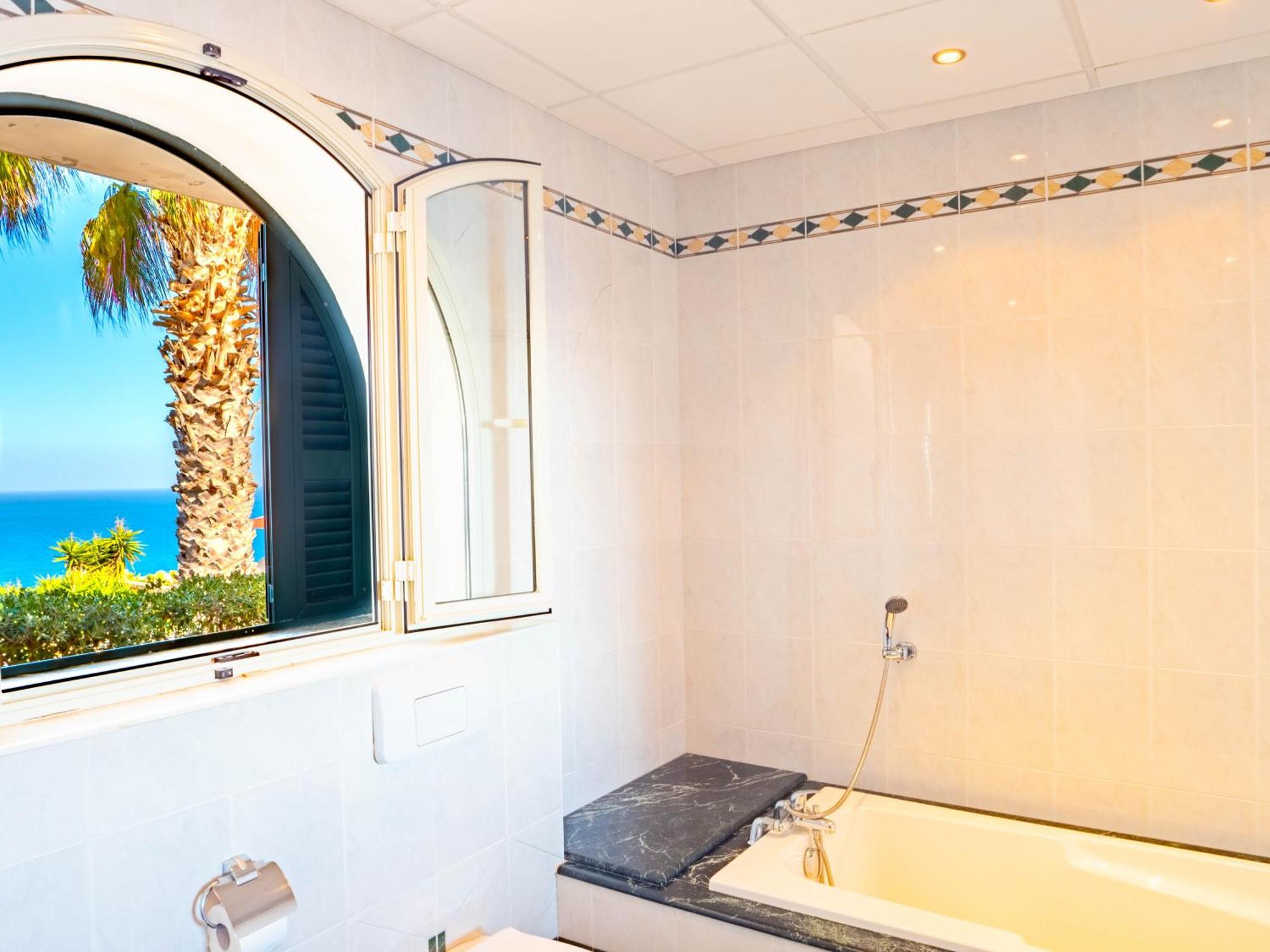 Villa Palma - Sunset Sea Views With Pool, Jacuzzi, Sauna And Games Room المليحة المظهر الخارجي الصورة